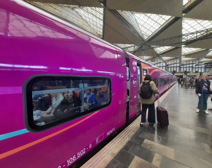 El SNCF aumenta las frecuencias entre Barcelona y París tras dejar por fuera Renfe este verano