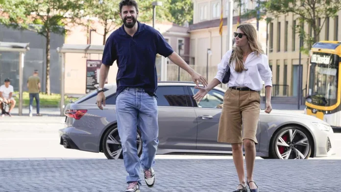 Gerard Pique y Clara Chía llegan al juzgado con una sonrisa que lo dice todo