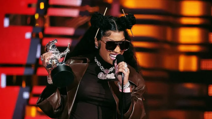 Nicki Minaj se vuelve loca e insulta a sus fans en una actitud reprobable