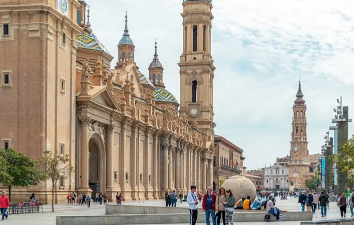 Vista del la Basilica del Pilar desde la plaza homonima Merca2.es