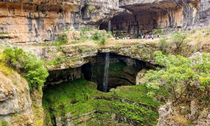 Así es la cascada de los tres puentes que enloquece a los científicos