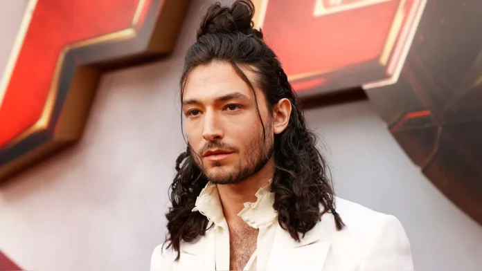 Ezra Miller la estrella en potencia de Hollywood que se autodestruyó con sus polémicos comportamientos