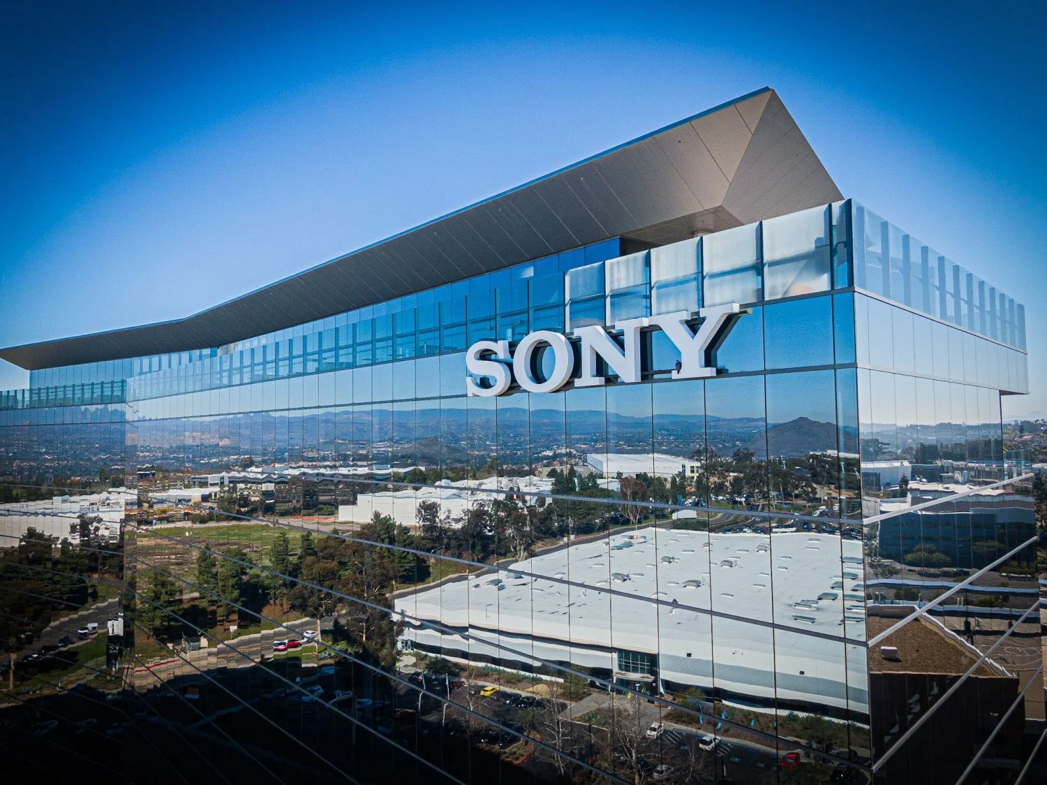 Sony gana un 36,5% más en su primer semestre fiscal y mejora previsiones anuales