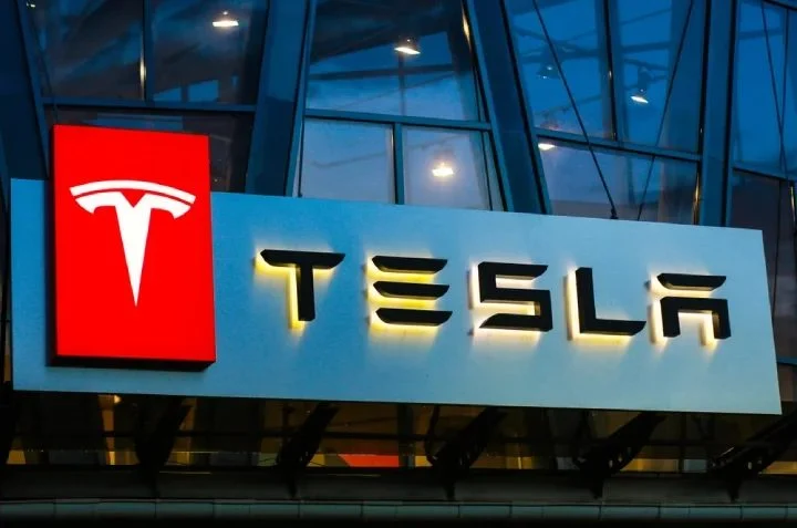 Accionistas de Tesla se oponen a la moratoria de minería en aguas profundas