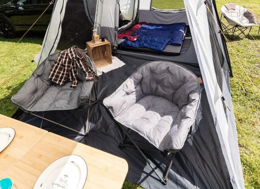 Olvídate de la incomodidad en la playa gracias a la silla de Decathlon con asiento XL