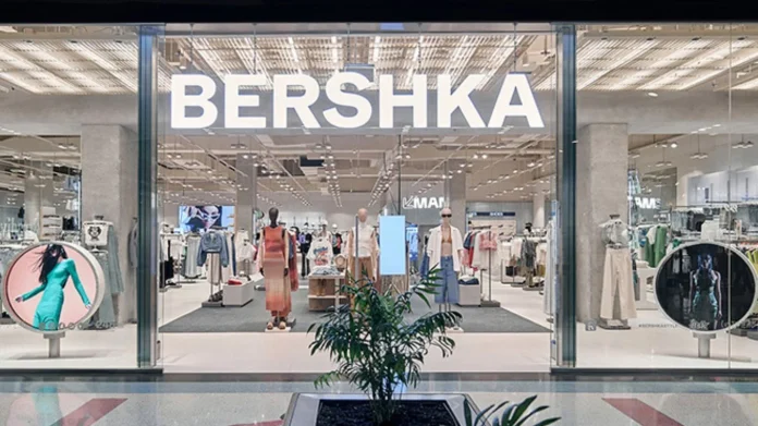 Bershka te ofrece el vestido en rebaja para lucir como Paula Echevarría que debes aprovechar hoy mismo