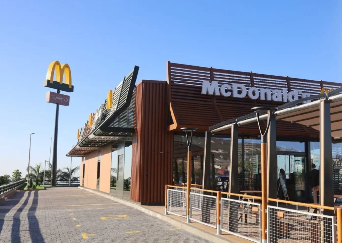 La caída en ventas de McDonald's pone en riesgo su plan de aperturas hasta 2027