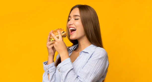 Las hamburguesas reemplazan al sushi en los eventos de moda