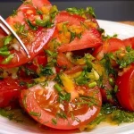 Triunfa con esta espectacular receta de tomate en acordeón, una ensalada de lo más original