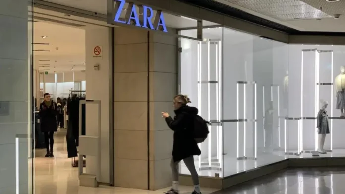 Zara tiene el vestido veraniego más cómodo y funcional por 23 euros