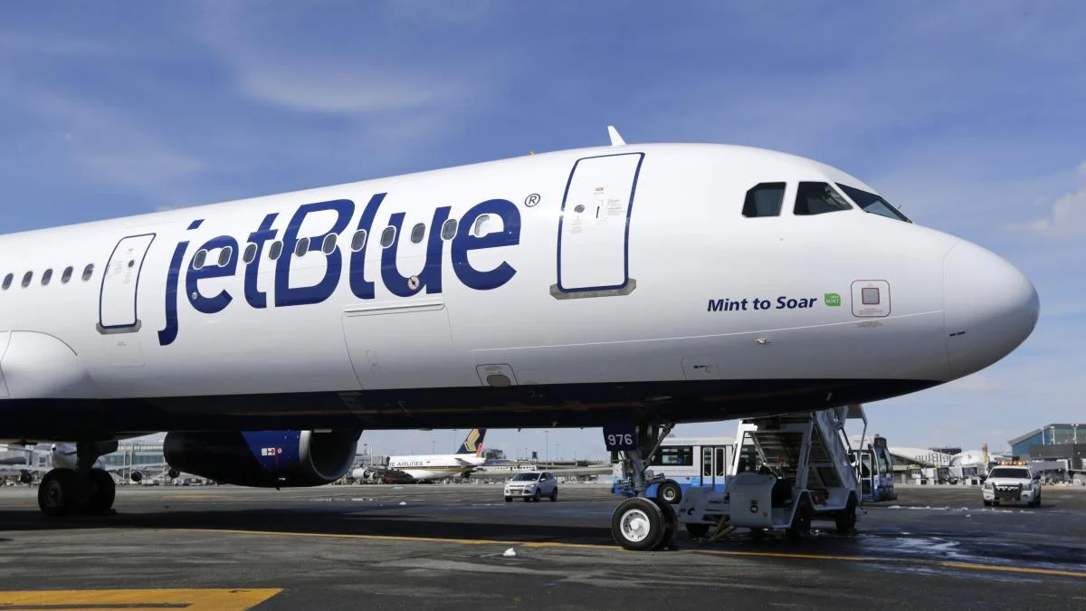 JetBlue se hunde en números rojos: 637 millones de euros de pérdidas hasta junio, cerca de 13 veces más por extraordinarios