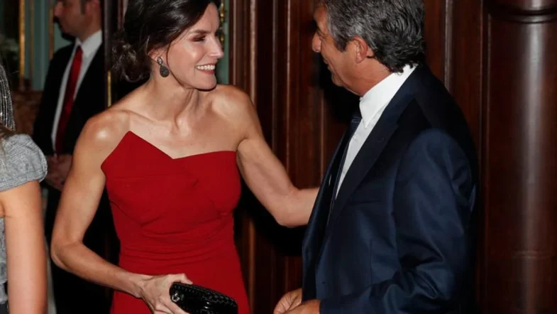 La reina Letizia comparte su rutina de ejercicio para mantener la flexibilidad y la fuerza