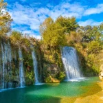 Descubre este paraíso oculto: la mágica piscina natural de Huesca con una espectacular cascada