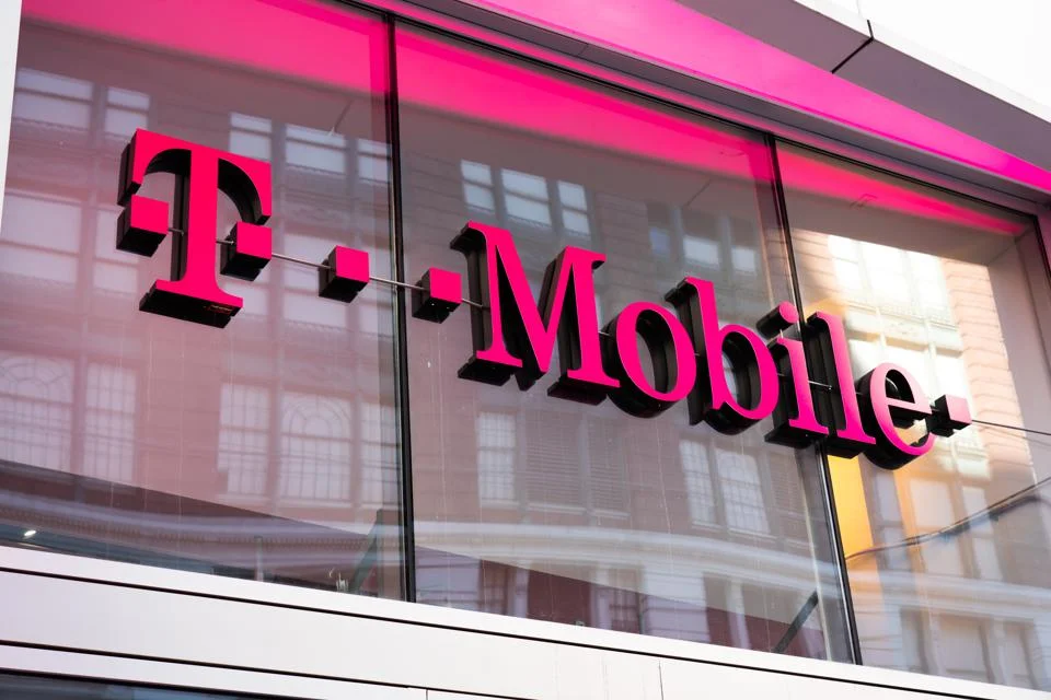 T-Mobile inyecta 4.500 millones de euros en una ‘joint venture’ con KKR con el objetivo de hacerse con la firma de fibra Metronet