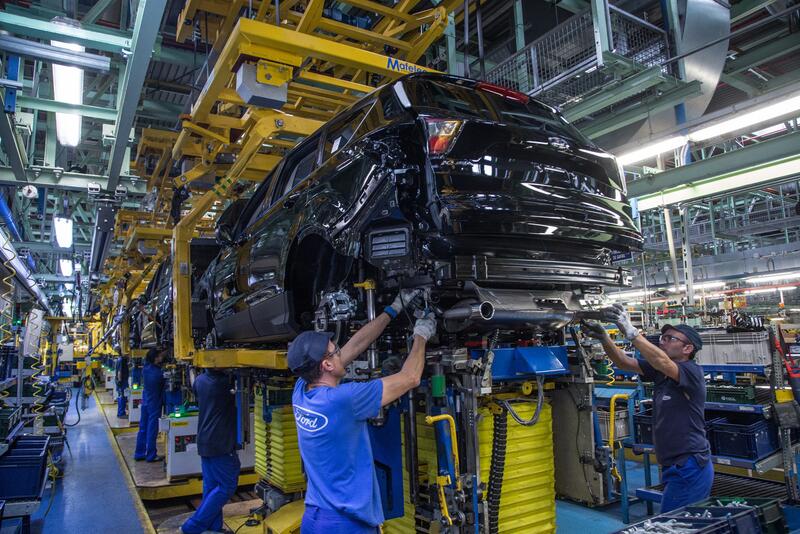 La industria automovilística global aparece en crisis: los grupos de Alemania reportan descensos en sus ganancias