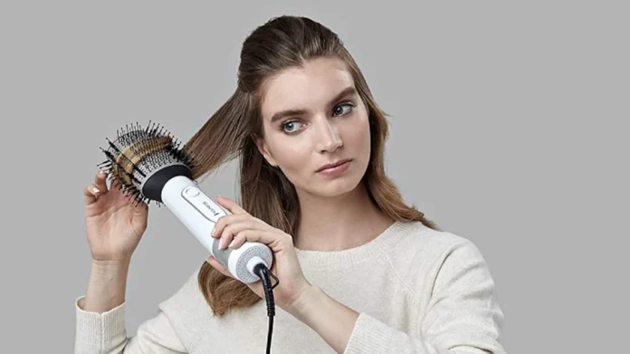 Logra un cabello espectacular con el cepillo eléctrico autolimpiante de Amazon, ¡con un 30% de descuento!