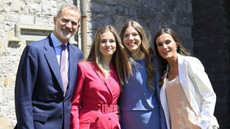 Que significa para Leonor y Sofía romper con la tradición familiar que Letizia no quiere que hagan