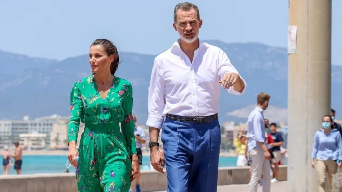 El protocolo de Felipe y Letizia cuando viajan: sangre y ropa de luto siempre listos