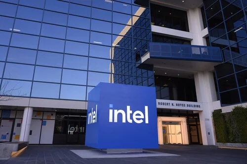 Intel sufre un desplome del 25% tras informar de pérdidas, 18.000 despidos y la suspensión de dividendos