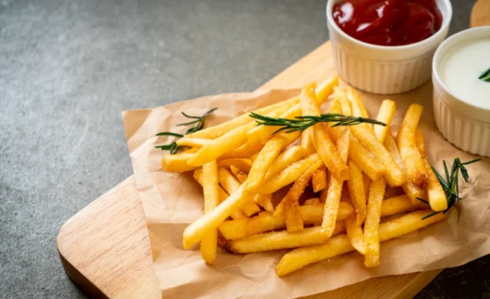 El ingrediente que hace que las patatas fritas comerciales sean tan crujientes