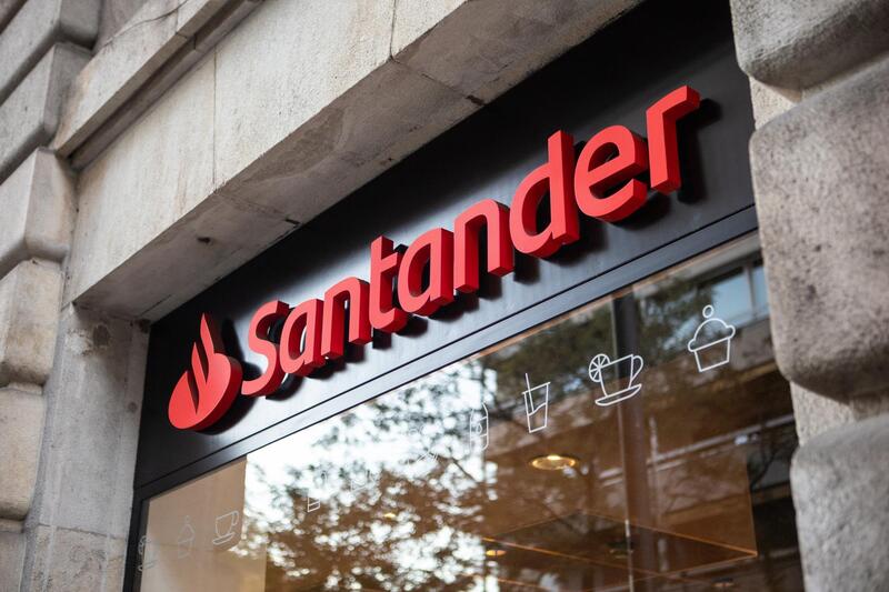 Santander se compromete a impulsar 5.000 iniciativas emprendedoras y empresas con formación y premios hasta junio