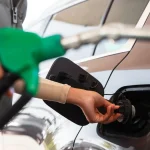 Ahorra dinero al repostar con el truco alemán que reduce el precio de la gasolina hasta 40 céntimos