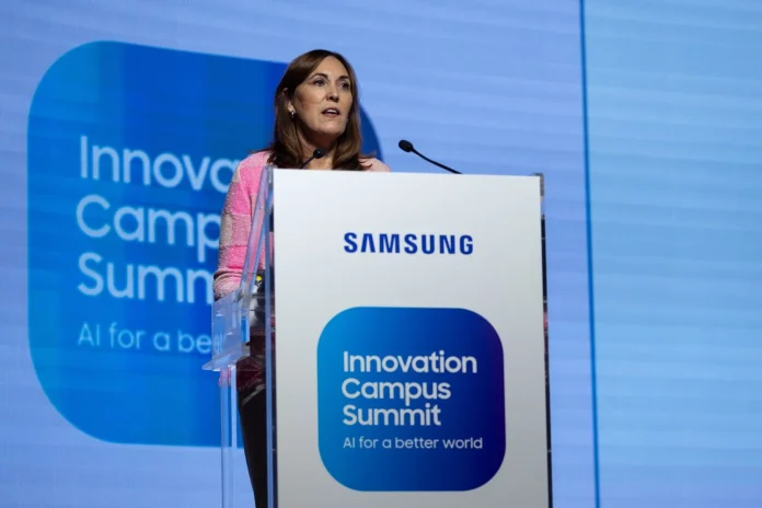 Clara Sanz en el simposio de Samsung