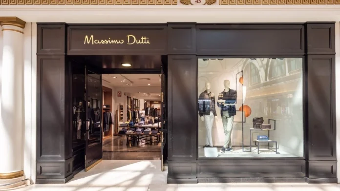 La falda estampada de Massimo Dutti que se ha posicionado como la favorita de la temporada