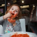 Polémica con los restaurantes ‘Adults only’ y la discriminación hacia las familias con niños