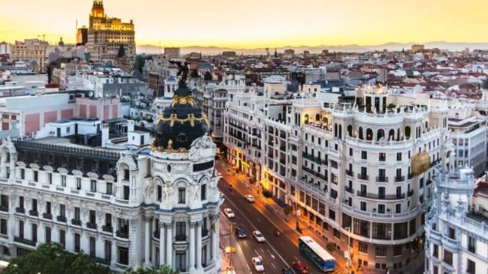 Conoce el rooftop con las vistas panorámicas más impactantes de Madrid, ¡y no te costará ni un céntimo!