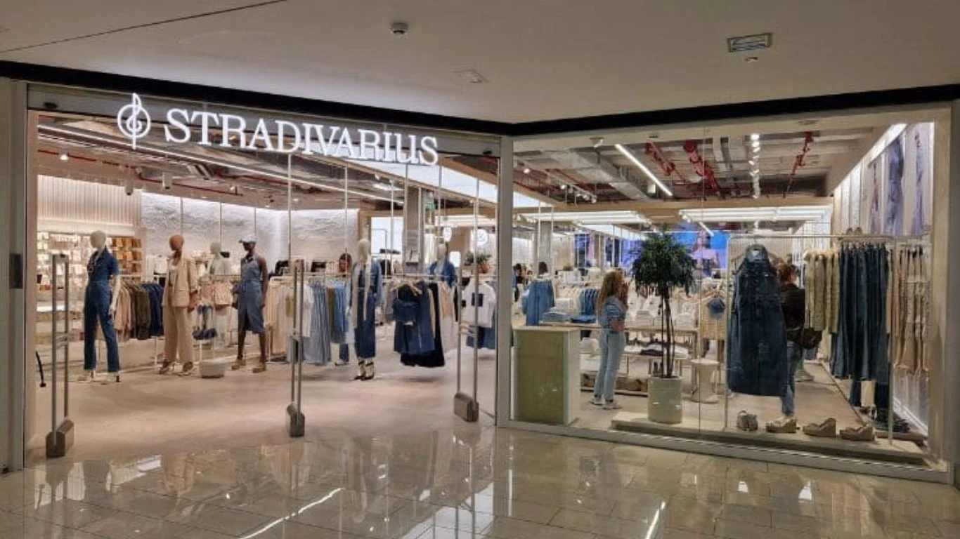 El conjunto de Stradivarius por menos de 30 euros que está en todos los armarios esta temporada