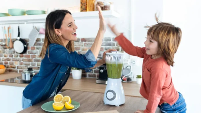 Aumenta el rendimiento escolar de tu hijo con este batido multivitamínico esencial