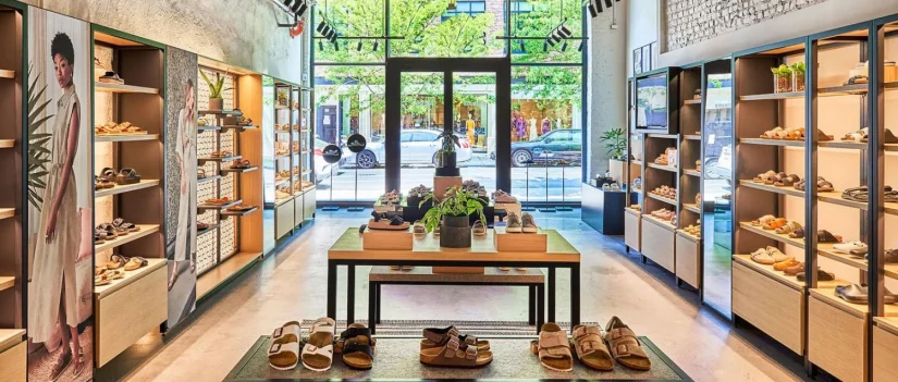 Interior local Birkenstock.