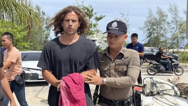 daniel sancho en su traslado a la prision de koh samui este lunes Merca2.es