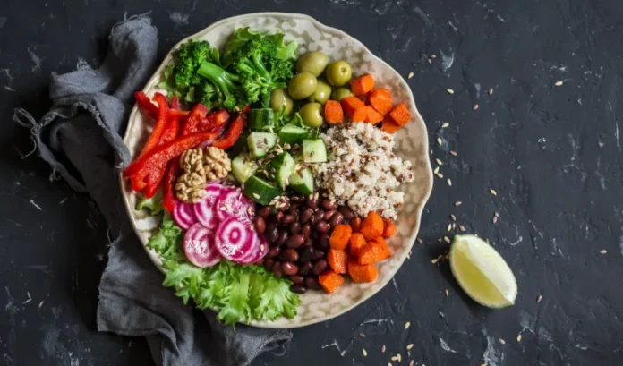 Un experto en nutrición explica por qué deberías evitar la dieta vegana