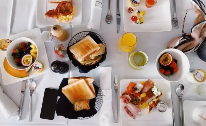 Empieza el día sin ansiedad: desayuno exprés en la freidora de aire que preparas en 3 minutos