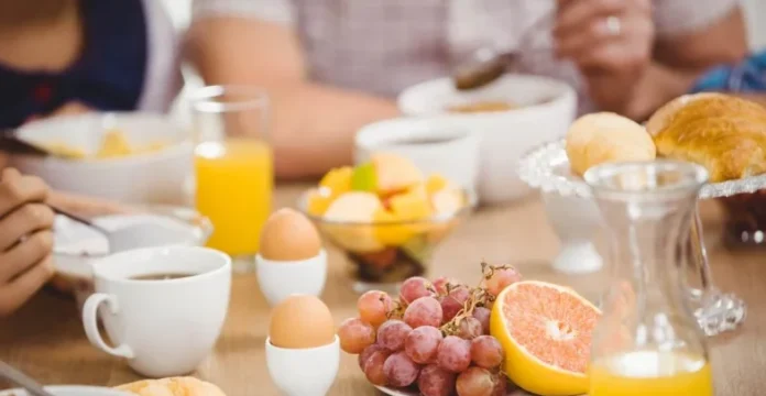 El desayuno keto lleno de energía para mantenerte activo y productivo durante el trabajo