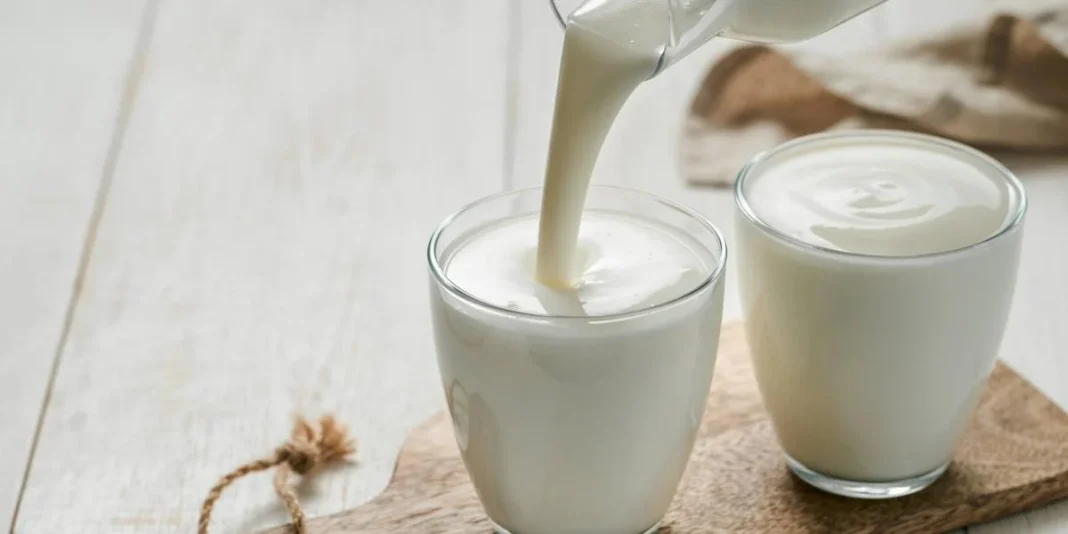 Harvard explica por qué la leche ya no está en la pirámide alimenticia, y te asustará