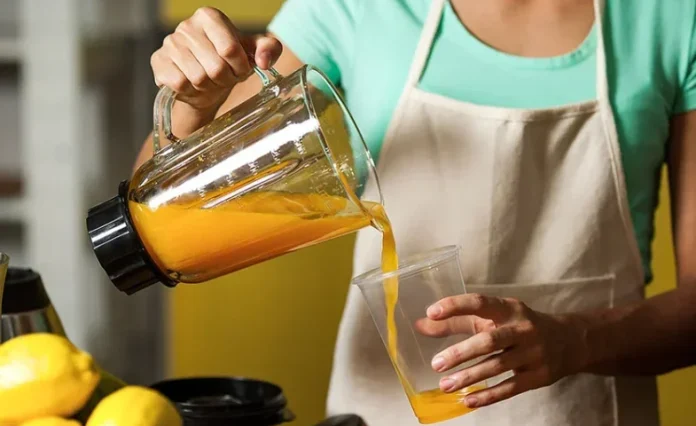 El jugo curativo que te ayudará con problemas digestivos en solo minutos