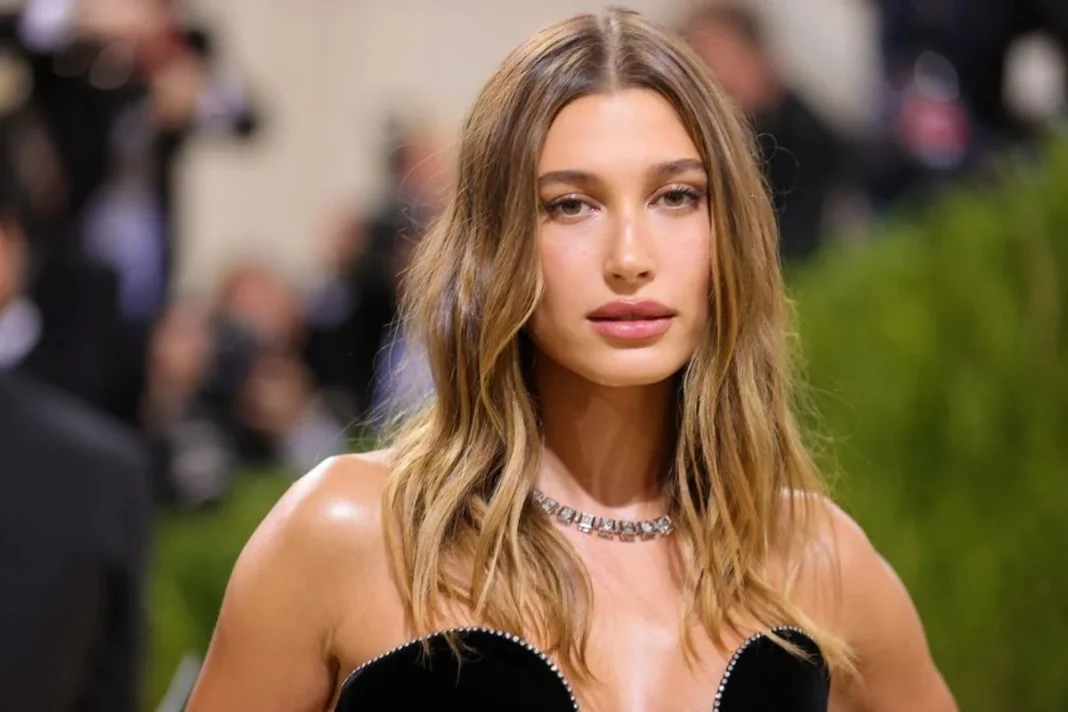 Una dermatóloga desvela el método de Hailey Bieber para mantener una piel perfecta