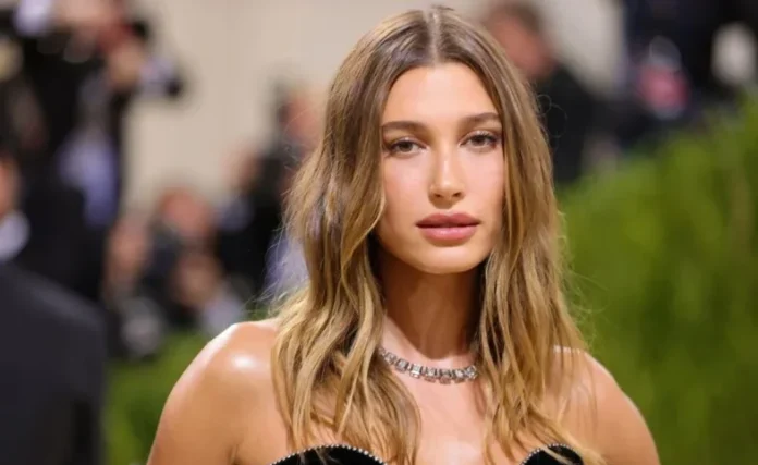 Una dermatóloga desvela el método de Hailey Bieber para mantener una piel perfecta