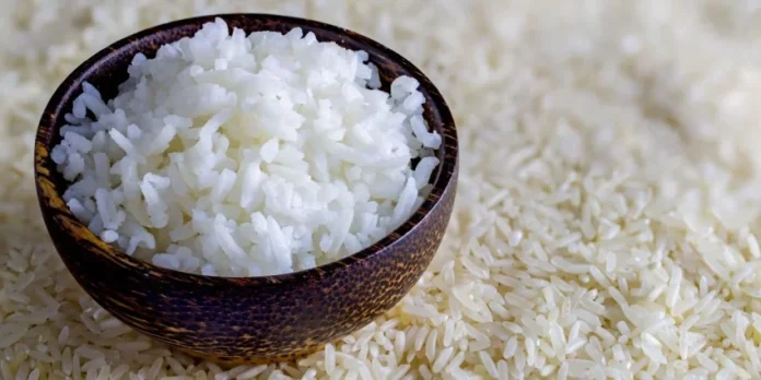 La temperatura exacta que hace del arroz blanco un plato ligero, según los nutricionistas