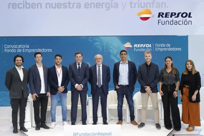 13ªedición de Fondo de Emprendedores, junto al Presidente de Repsol Antonio Brufau, y el director General de Fundación Repsol, António Calçada.