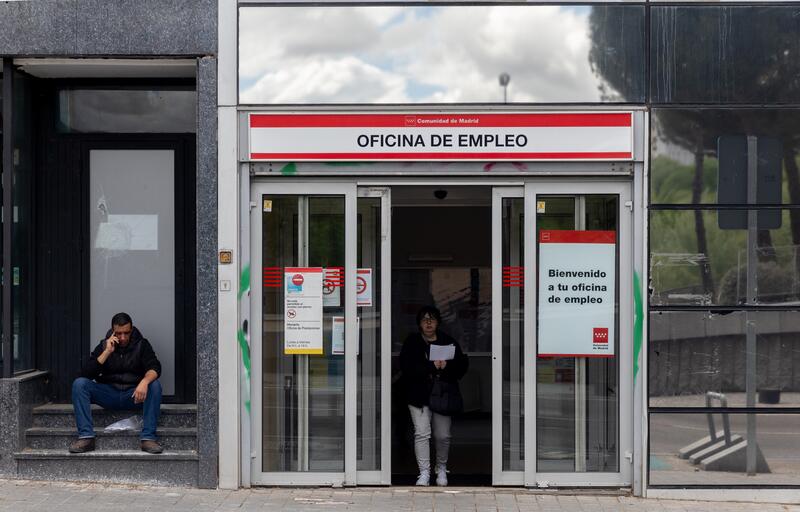 El paro de la OCDE desciende una décima en agosto hasta el 4,9%, España con un 11,3% sigue siendo el peor país