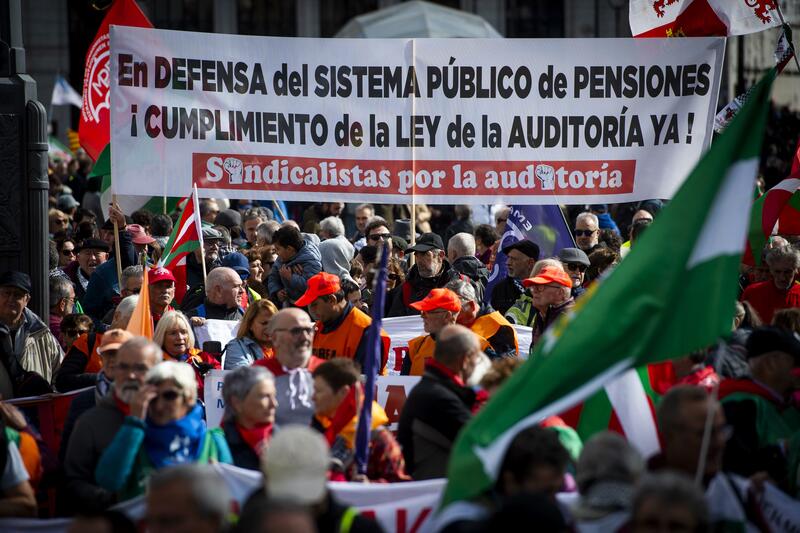 Manifestantes en Madrid piden subir las pensiones porque «hay dinero» y un reparto equitativo de recursos