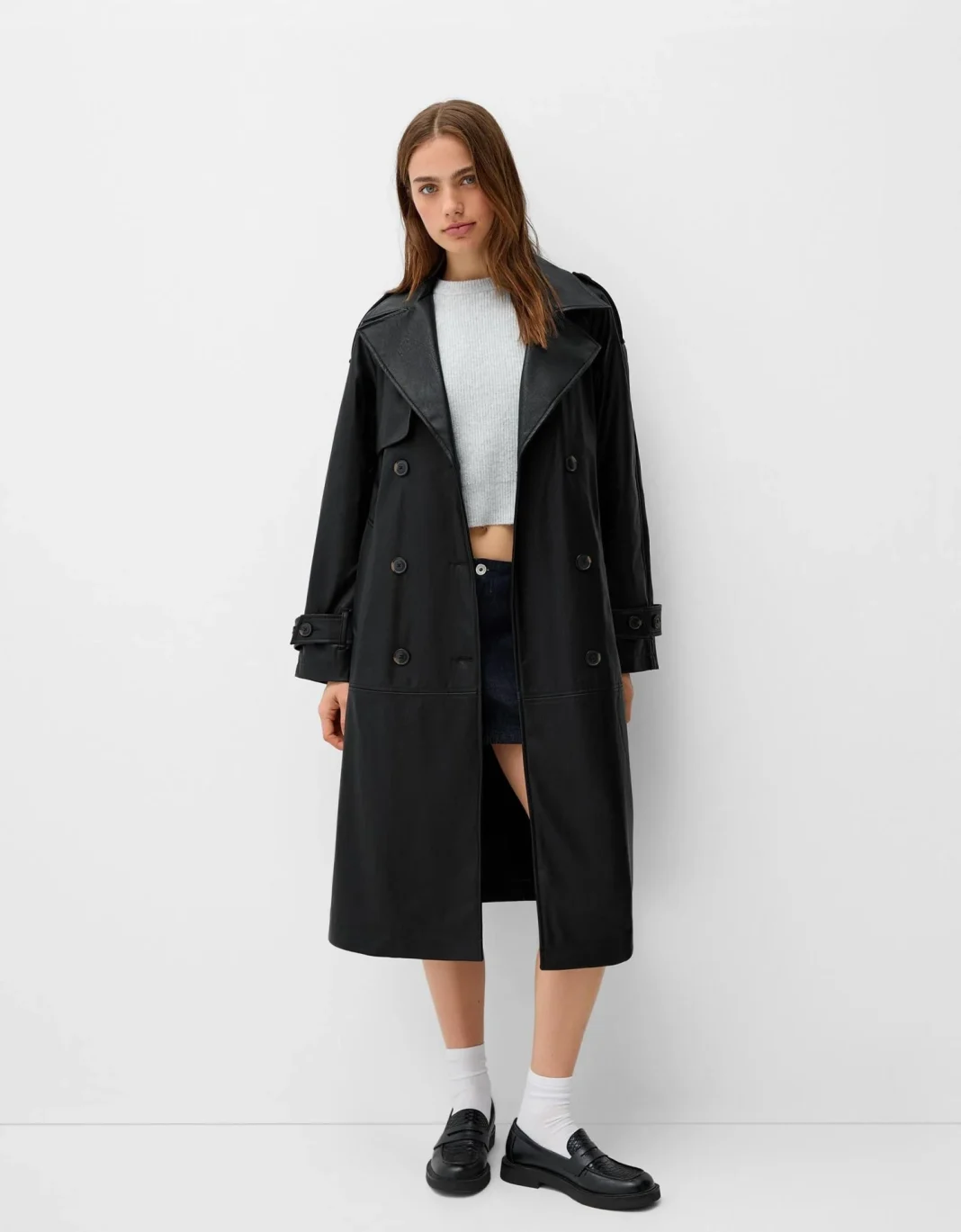 Abrigo trench efecto piel de Bershka