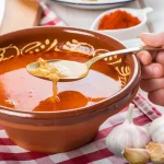 Aprende a preparar una sopa de ajo que quita el sentido