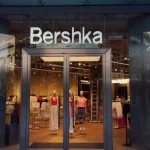 Bershka lanza una línea de camisetas que marcan el estilo urbano más actual