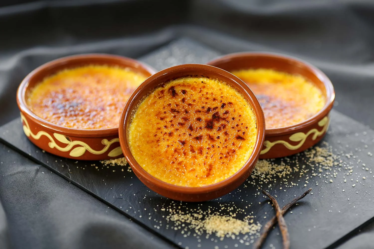 POR QUÉ LA CREMA CATALANA SUPERA A LA PAELLA Y AL COCIDO