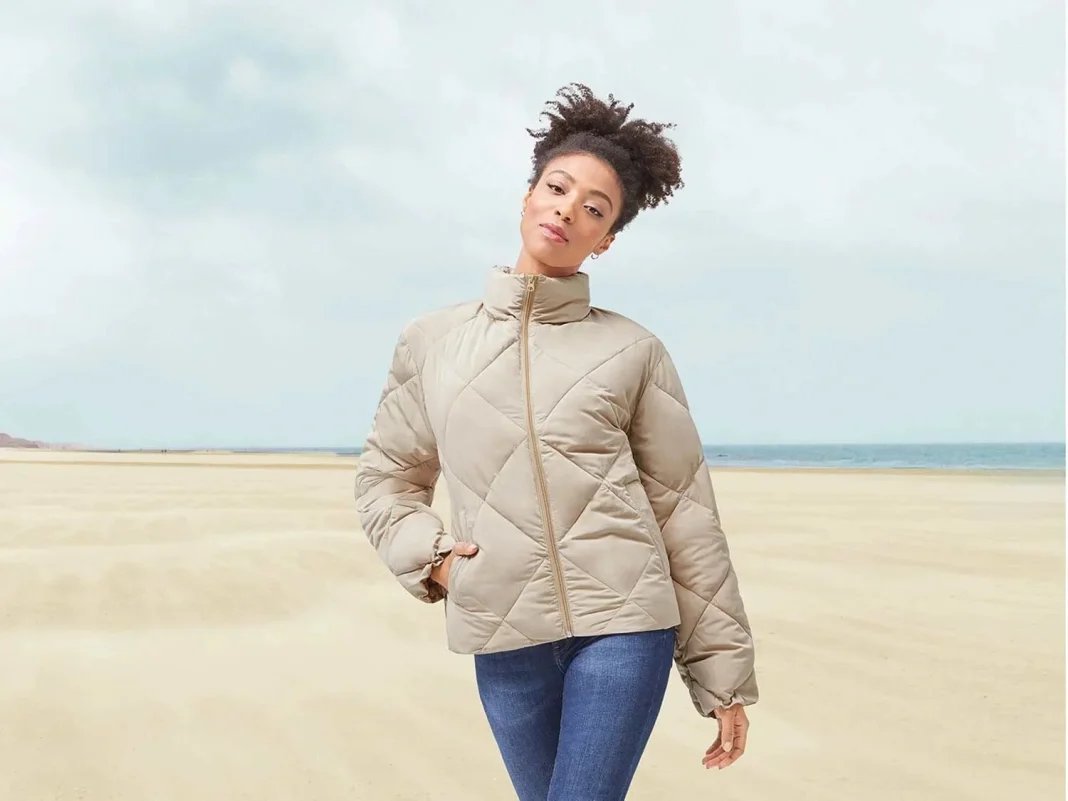 Chaqueta acolchada beige para mujer